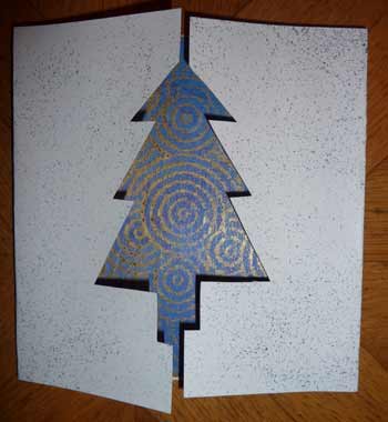 carte de Noël avec un fond or et encre  et un sapin