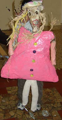 marionnette géante fabriquée par les enfants
