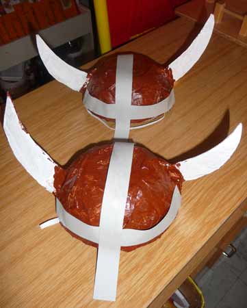 chapeau de viking en papier maché