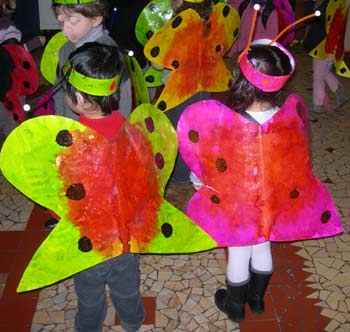 costume de papillon en carton et couronne avec les antennes