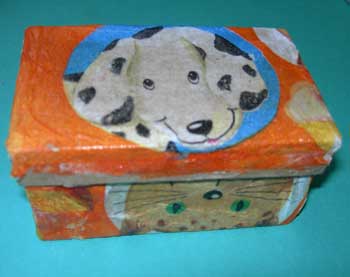 boite décorée avec du papier décopatch en forme rectangulaire
