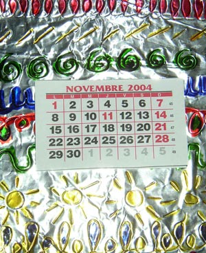 calendrier en métal à repousser recouvert de peinture vitrail