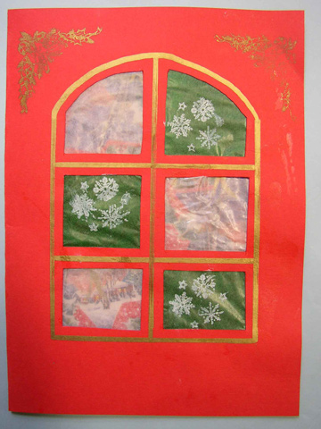 carte de Noël en forme de fenêtre avec du papier transparent et des empreintes de flocons