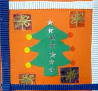 carte de Noël avec un sapin et un bord en carton ondulé