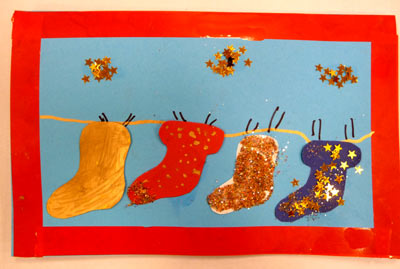 carte de Noël avec des chaussettes et un encadrement rouge