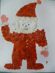 Père-Noël avec du papier de soie et du coton