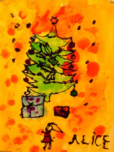 feuille de rodoid peinte à la peinture vitrail et contours au cerne de plomb représentant un sapin de Noël