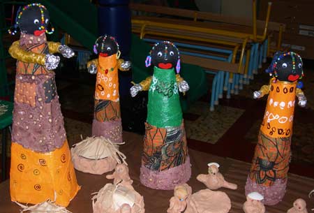 poupées africaines avec des bandes platrées